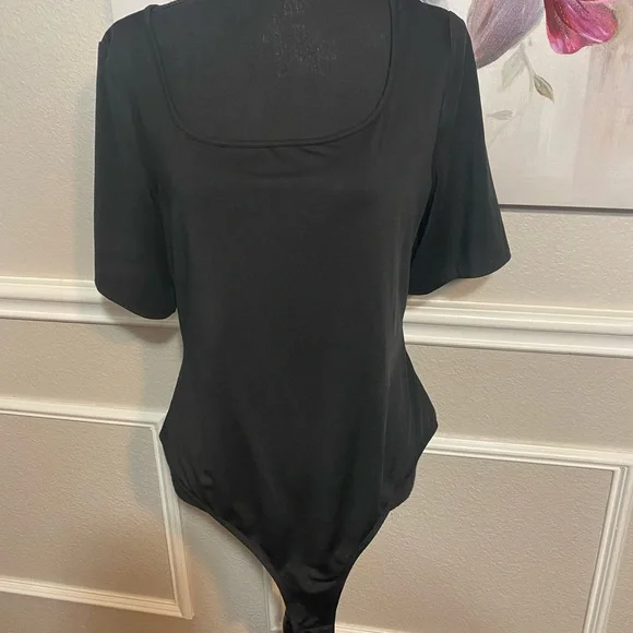 Black Fitted Bodysuit with Short Sleeves || Size 2XL (16) - Picture 3 of 13